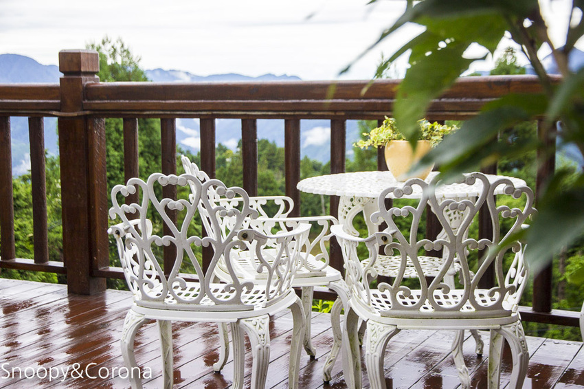 【桃園住宿】拉拉山住宿推薦/拉拉山和風山莊/烤肉民宿推薦~浪漫歐式白色木屋,一年四季皆有不同美景