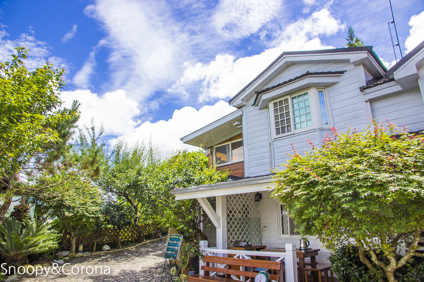 【桃園住宿】拉拉山住宿推薦/拉拉山和風山莊/烤肉民宿推薦~浪漫歐式白色木屋,一年四季皆有不同美景