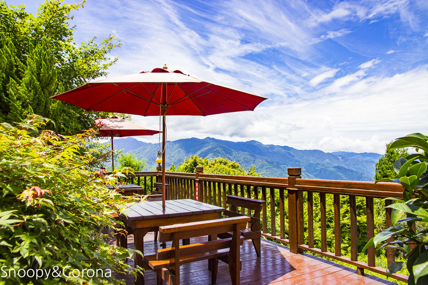 【桃園住宿】拉拉山住宿推薦/拉拉山和風山莊/烤肉民宿推薦~浪漫歐式白色木屋,一年四季皆有不同美景