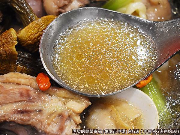 台G店24-巴西蘑菇雞拉麵湯頭.JPG