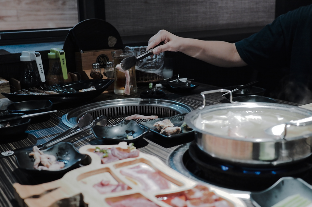 大花說好客燒烤台中燒肉燒烤餐廳吃到飽活淡菜橫膈膜琥珀蝦嘉士伯啤酒與調酒 大花說好客燒烤台中燒肉燒烤餐廳吃到飽活淡菜橫膈膜琥珀蝦嘉士伯啤酒與調酒