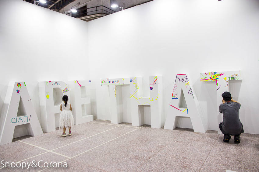 【台北展覽】聚膠行動 #TapeArt 全球首展～用膠帶貼出藝術，從平面畫作至立體空間，還有炫麗的夜視長廊