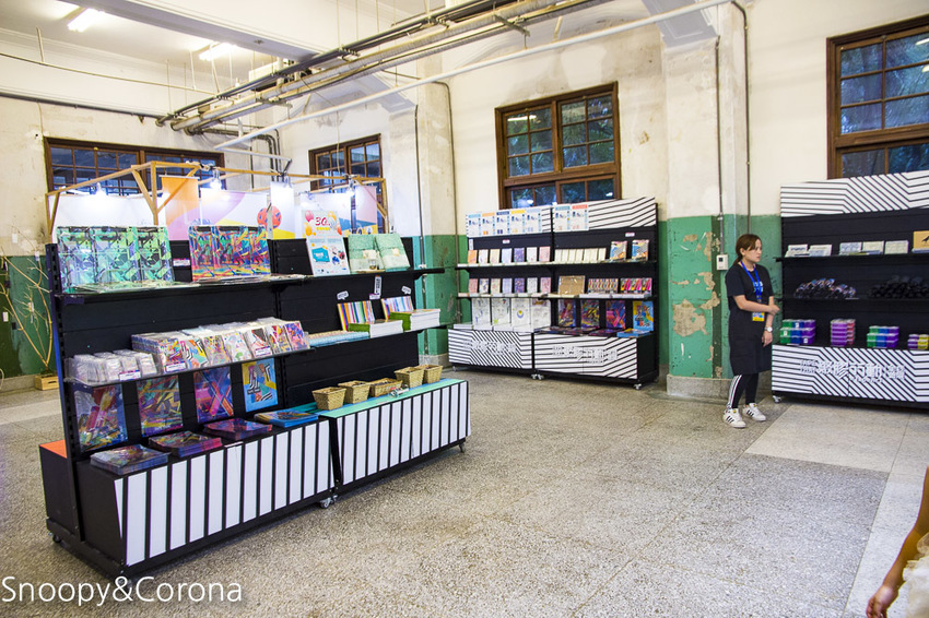 【台北展覽】聚膠行動 #TapeArt 全球首展～用膠帶貼出藝術，從平面畫作至立體空間，還有炫麗的夜視長廊