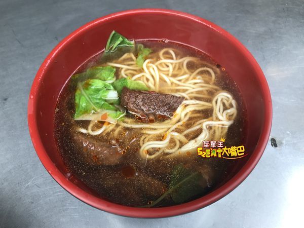 王印製麵菜單價位大公開》台中一中街美食必吃小吃餐廳～推薦麻辣乾麵 、鮮蝦抄手、牛肉麵。