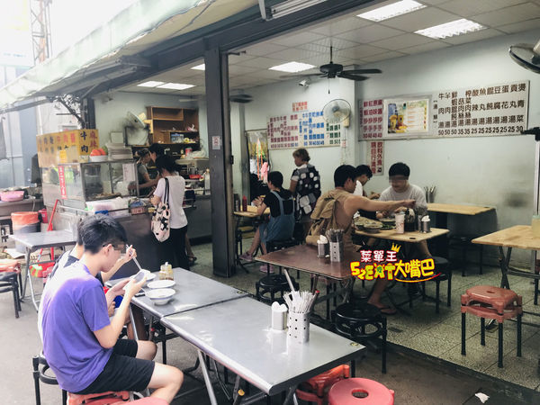 王印製麵菜單價位大公開》台中一中街美食必吃小吃餐廳～推薦麻辣乾麵 、鮮蝦抄手、牛肉麵。