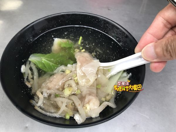 王印製麵菜單價位大公開》台中一中街美食必吃小吃餐廳～推薦麻辣乾麵 、鮮蝦抄手、牛肉麵。