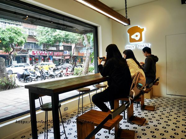 萬華人氣早餐【OnlyToast偷吃吐司專賣店 南機場總店】#韓式吐司 #爆漿吐司 #萬華早午餐 #外送 #外帶 (18).JPG