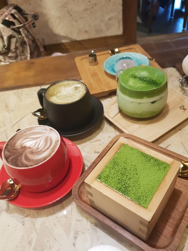 【花蓮.市區】豆和寮日式甜點。寵物友善須裝提籠。推培茶歐蕾+伯爵茶和果子+抹茶提拉米蘇+櫻花水信水餅