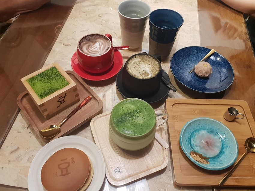 【花蓮.市區】豆和寮日式甜點。寵物友善須裝提籠。推培茶歐蕾+伯爵茶和果子+抹茶提拉米蘇+櫻花水信水餅