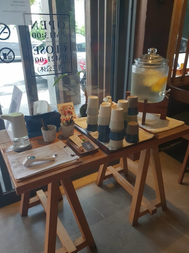 【花蓮.市區】豆和寮日式甜點。寵物友善須裝提籠。推培茶歐蕾+伯爵茶和果子+抹茶提拉米蘇+櫻花水信水餅