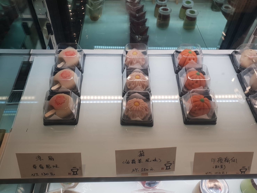 【花蓮.市區】豆和寮日式甜點。寵物友善須裝提籠。推培茶歐蕾+伯爵茶和果子+抹茶提拉米蘇+櫻花水信水餅