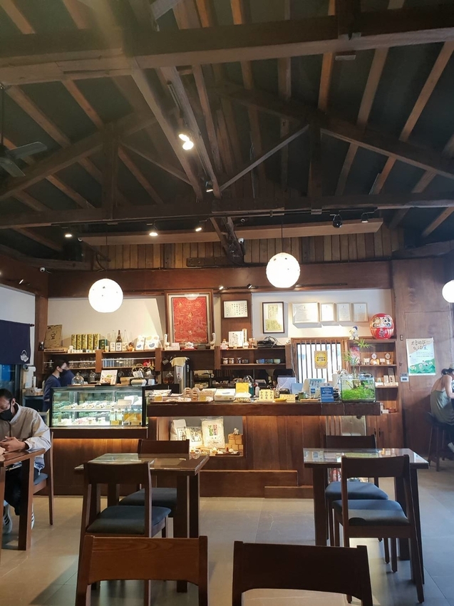 【花蓮.市區】豆和寮日式甜點。寵物友善須裝提籠。推培茶歐蕾+伯爵茶和果子+抹茶提拉米蘇+櫻花水信水餅