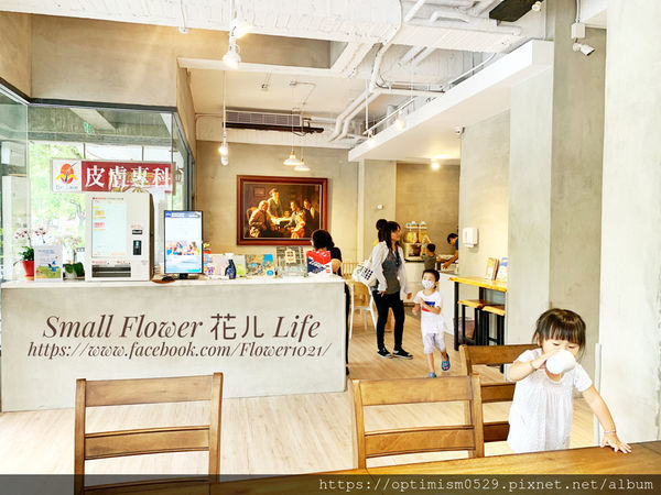 《台南-東區》熱鬧市中心/成大校區/親子遊戲/桌遊聚會/飲品無限暢飲-「樂河親子咖啡屋」