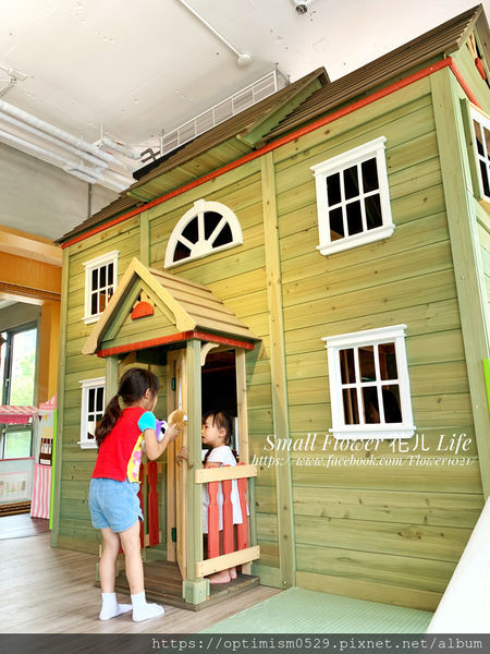 《台南-東區》熱鬧市中心/成大校區/親子遊戲/桌遊聚會/飲品無限暢飲-「樂河親子咖啡屋」