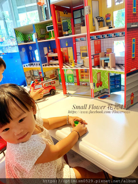 《台南-東區》熱鬧市中心/成大校區/親子遊戲/桌遊聚會/飲品無限暢飲-「樂河親子咖啡屋」