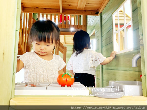 《台南-東區》熱鬧市中心/成大校區/親子遊戲/桌遊聚會/飲品無限暢飲-「樂河親子咖啡屋」
