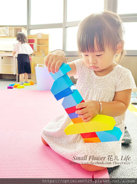 《台南-東區》熱鬧市中心/成大校區/親子遊戲/桌遊聚會/飲品無限暢飲-「樂河親子咖啡屋」