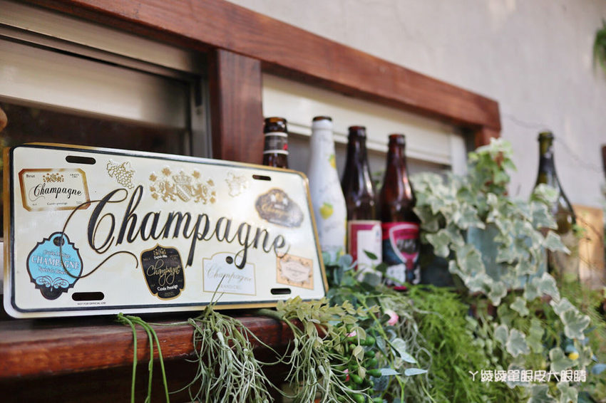 新竹美食推薦紅瓦紫藤!藏身在竹北新瓦屋小法式鄉村風格早午餐咖啡廳,浪漫氣質老闆娘一手打造