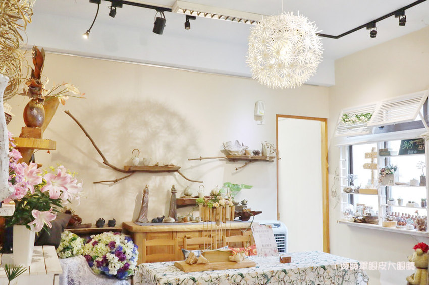 新竹美食推薦紅瓦紫藤！藏身在竹北新瓦屋小法式鄉村風格早午餐咖啡廳，浪漫氣質老闆娘一手打造