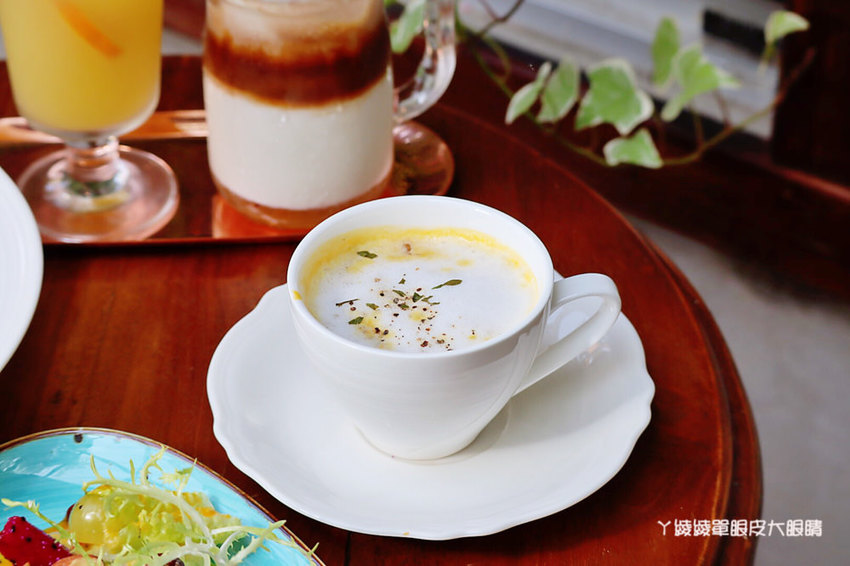 新竹美食推薦紅瓦紫藤！藏身在竹北新瓦屋小法式鄉村風格早午餐咖啡廳，浪漫氣質老闆娘一手打造