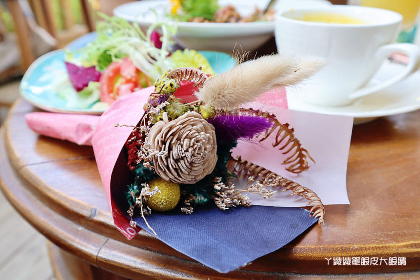 新竹美食推薦紅瓦紫藤！藏身在竹北新瓦屋小法式鄉村風格早午餐咖啡廳，浪漫氣質老闆娘一手打造