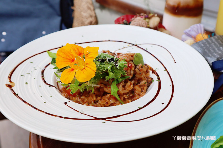 新竹美食推薦紅瓦紫藤!藏身在竹北新瓦屋小法式鄉村風格早午餐咖啡廳,浪漫氣質老闆娘一手打造