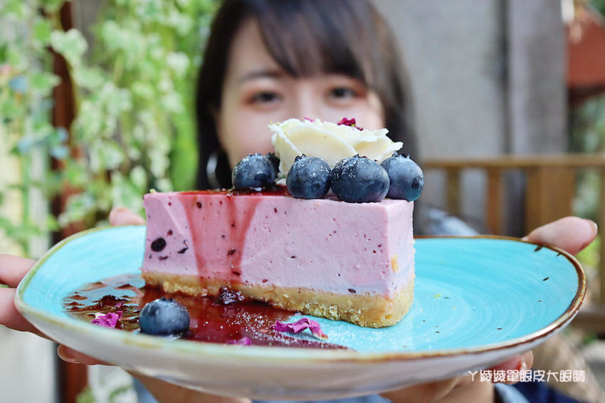 新竹美食推薦紅瓦紫藤!藏身在竹北新瓦屋小法式鄉村風格早午餐咖啡廳,浪漫氣質老闆娘一手打造