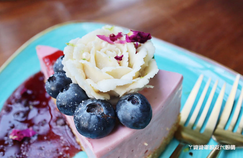新竹美食推薦紅瓦紫藤!藏身在竹北新瓦屋小法式鄉村風格早午餐咖啡廳,浪漫氣質老闆娘一手打造