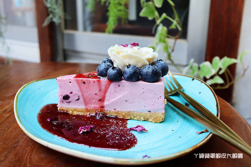 新竹美食推薦紅瓦紫藤！藏身在竹北新瓦屋小法式鄉村風格早午餐咖啡廳，浪漫氣質老闆娘一手打造