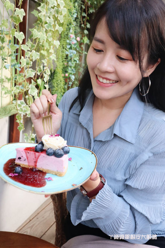 新竹美食推薦紅瓦紫藤!藏身在竹北新瓦屋小法式鄉村風格早午餐咖啡廳,浪漫氣質老闆娘一手打造