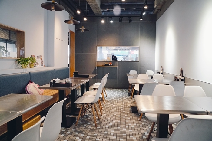 【台北中山區】神仙牛肉麵 必吃份量大又豐富的招牌紅燒(川味)天官四福麵。南京復興站美食