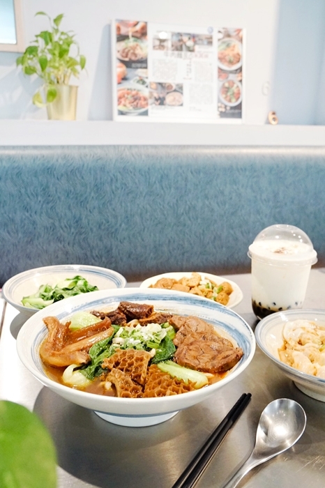 【台北中山區】神仙牛肉麵 必吃份量大又豐富的招牌紅燒(川味)天官四福麵。南京復興站美食