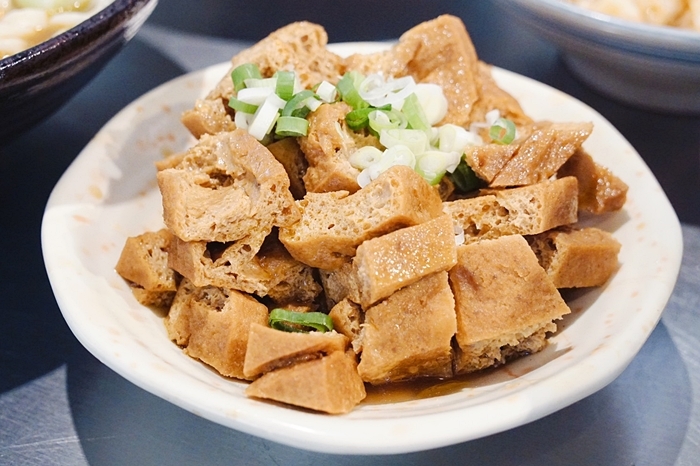 【台北中山區】神仙牛肉麵 必吃份量大又豐富的招牌紅燒(川味)天官四福麵。南京復興站美食