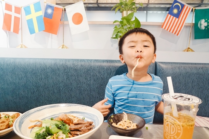【台北中山區】神仙牛肉麵 必吃份量大又豐富的招牌紅燒(川味)天官四福麵。南京復興站美食