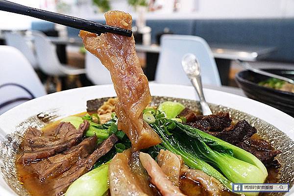中山牛肉麵【神仙川味牛肉麵/GTD手搖飲】台北牛肉麵節盲測雙料冠軍/大碗滿意天官賜福麵