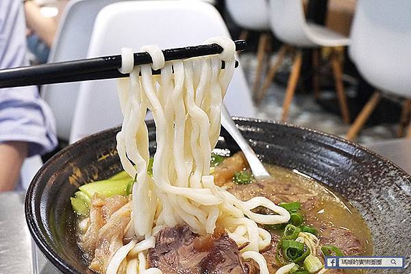 中山牛肉麵【神仙川味牛肉麵/GTD手搖飲】台北牛肉麵節盲測雙料冠軍/大碗滿意天官賜福麵