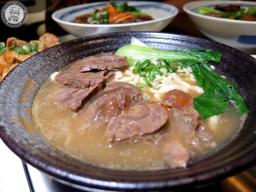 4牛肉麵(清燉)(小)1.jpg