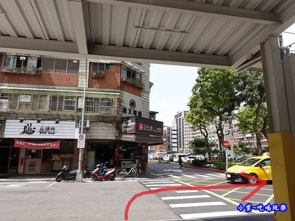 捷運南京復興1號出口往神仙牛肉麵1 (2).jpg