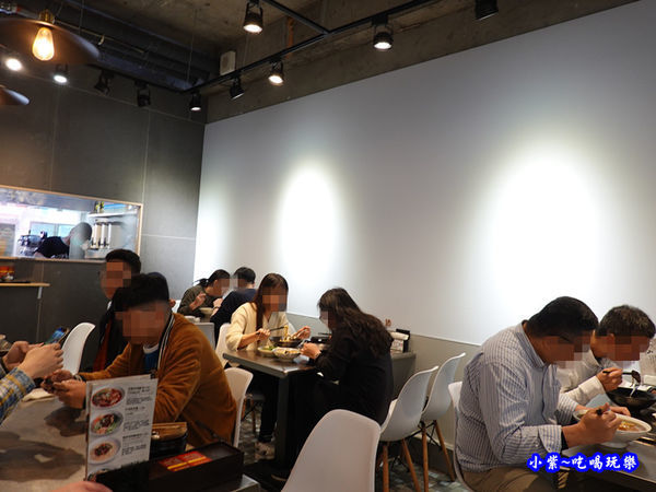 用餐環境-神仙牛肉麵 (1).jpg