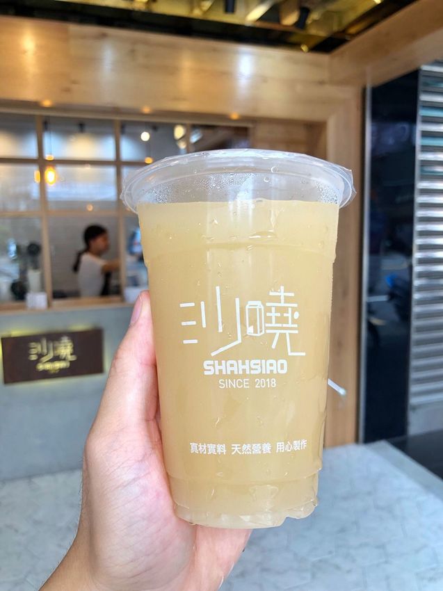 中部人氣名店來台南囉!你在喝「沙曉 」?【沙曉綠豆沙牛乳】 均一價40元 還有隱藏版「黑豆沙牛乳」快來跟上是沙曉風吧 台南美食l台南新店 | 小白只饗ㄔ美食