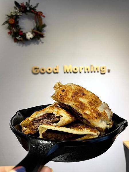 台北新店│A%26;J Brunch燕覺早午餐 超厲害的牛肉漢堡餡料酥脆蛋餅-美式燒烤培根牛蛋餅 台北新店│A%26;J Brunch燕覺早午餐 超厲害的牛肉漢堡餡料酥脆蛋餅-美式燒烤培根牛蛋餅