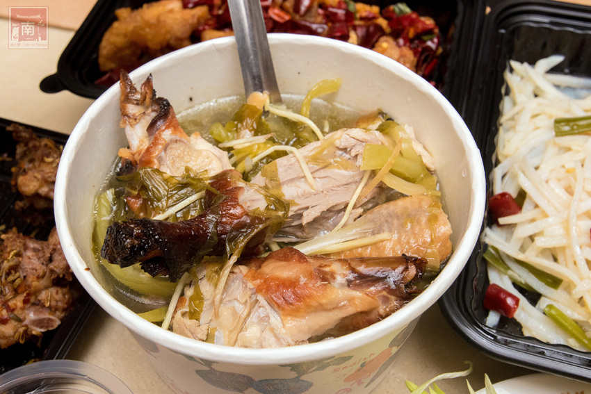 【臺南美食】防疫套餐新選擇|招牌半鴨三吃|手路菜一道100元起|烤鴨需事先預約|提供線上訂餐.線上結帳|共享一桌飯就是最好的時光~滿玥軒 - 南人幫