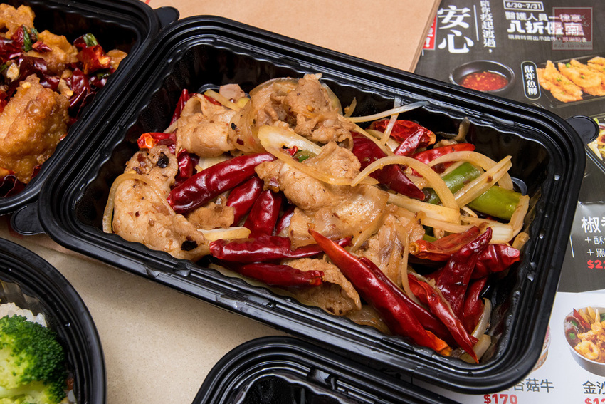 【臺南美食】防疫套餐新選擇|招牌半鴨三吃|手路菜一道100元起|烤鴨需事先預約|提供線上訂餐.線上結帳|共享一桌飯就是最好的時光~滿玥軒 - 南人幫