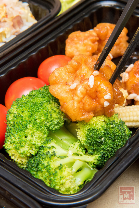 【臺南美食】防疫套餐新選擇|招牌半鴨三吃|手路菜一道100元起|烤鴨需事先預約|提供線上訂餐.線上結帳|共享一桌飯就是最好的時光~滿玥軒 - 南人幫