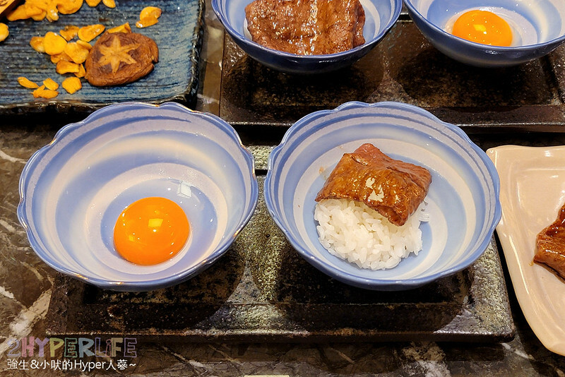 超狂和牛專門店！使用日本冠軍和牛，肉七海雙人套餐CP高，極厚和牛舌太美味啦～大包廂裡竟然還有專屬KTV空間！