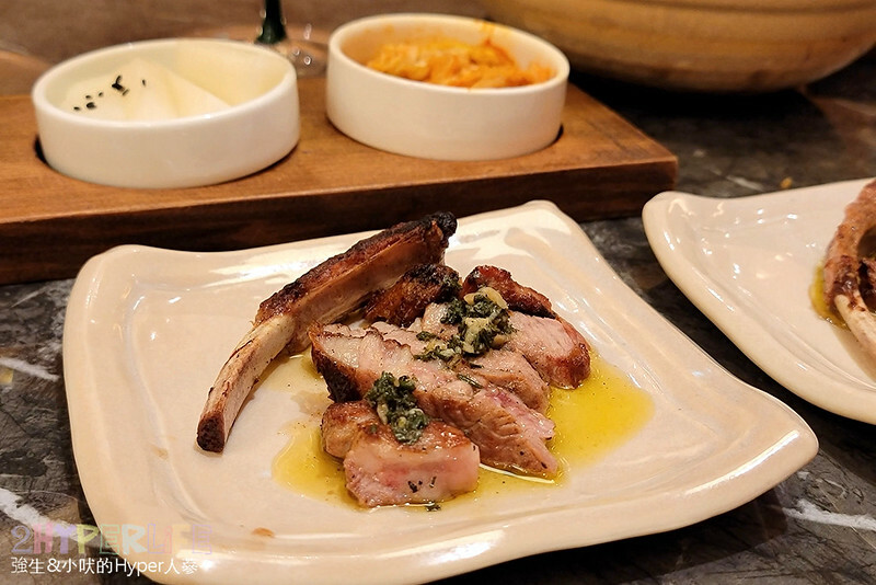 超狂和牛專門店！使用日本冠軍和牛，肉七海雙人套餐CP高，極厚和牛舌太美味啦～大包廂裡竟然還有專屬KTV空間！