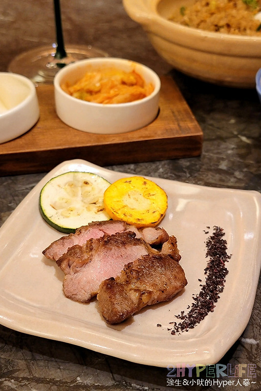 超狂和牛專門店！使用日本冠軍和牛，肉七海雙人套餐CP高，極厚和牛舌太美味啦～大包廂裡竟然還有專屬KTV空間！