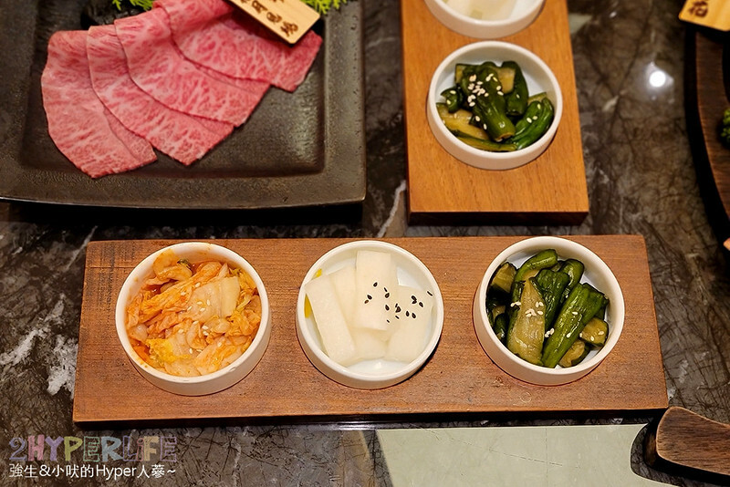 超狂和牛專門店！使用日本冠軍和牛，肉七海雙人套餐CP高，極厚和牛舌太美味啦～大包廂裡竟然還有專屬KTV空間！