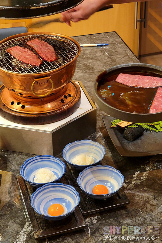 超狂和牛專門店！使用日本冠軍和牛，肉七海雙人套餐CP高，極厚和牛舌太美味啦～大包廂裡竟然還有專屬KTV空間！