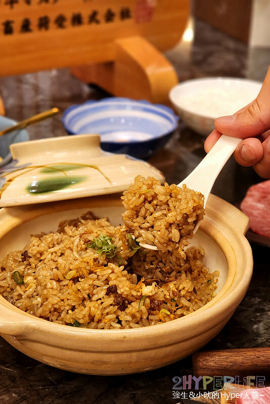 超狂和牛專門店！使用日本冠軍和牛，肉七海雙人套餐CP高，極厚和牛舌太美味啦～大包廂裡竟然還有專屬KTV空間！